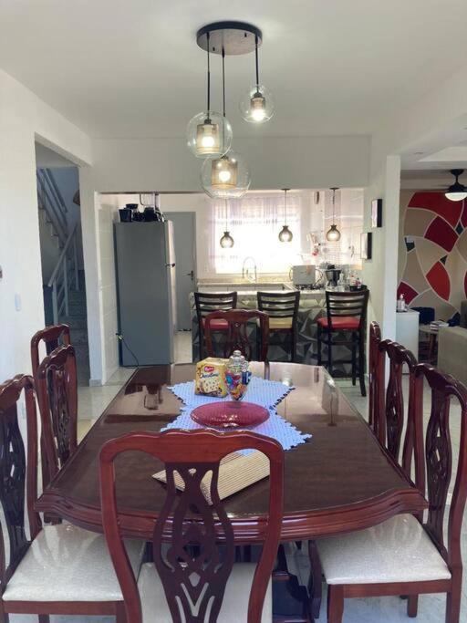Casa Com Piscina, Grande E Espacosa No Condominio Dos Passaros Cabo Frío Exterior foto